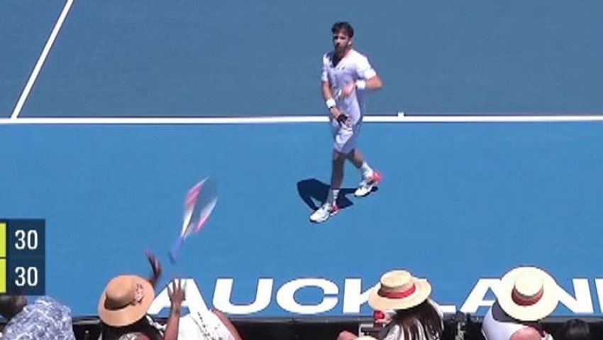 Gara Gara Kalah, Cameron Norrie, Bintang Tenis Inggris Ngamuk Lempar Raket ke Penonton