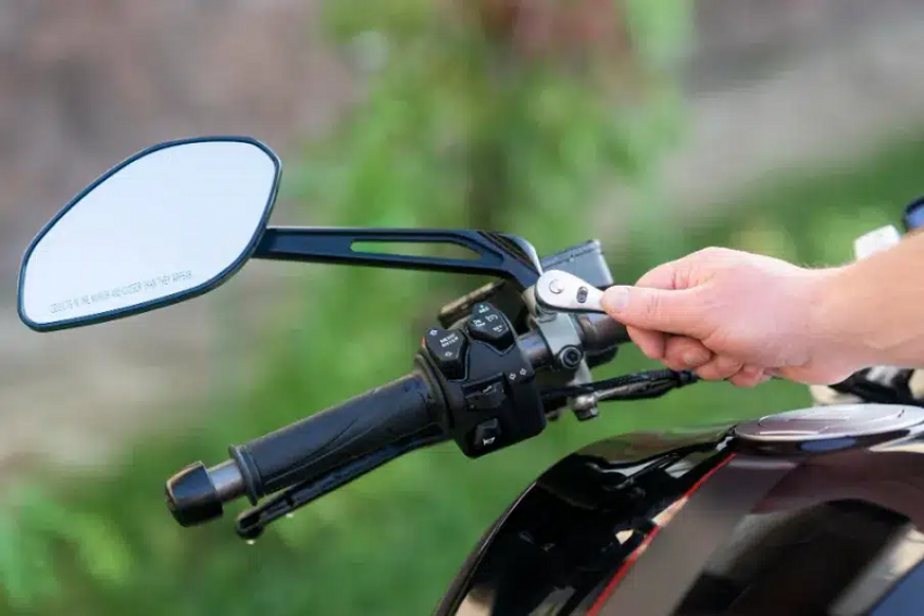 Cara Mudah Memperbaiki Spion Motor yang Longgar