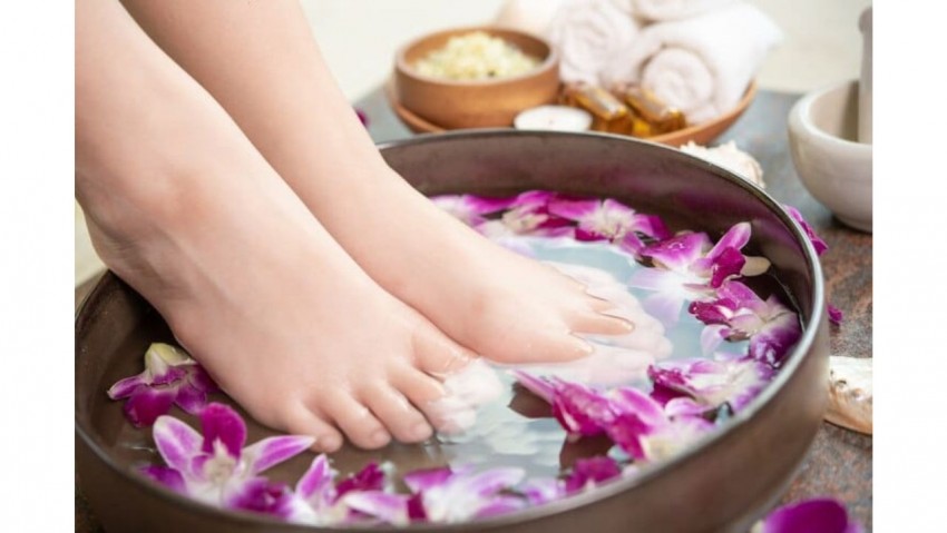 Meredam Kaki dengan Air Hangat Redakan Migrain, Benarkah?