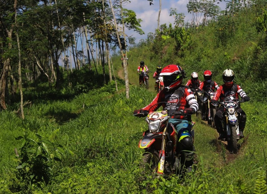Jangan Asal Pakai, Simak Daftar Riding Gear yang Aman untuk Main Trabasan