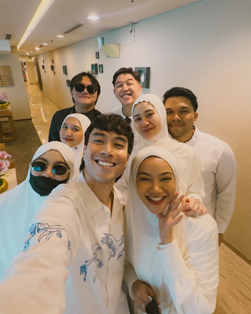 4 Pasangan Artis Pergi Umroh Bareng, Netizen Salfok ke Mahalini yang Berhijab