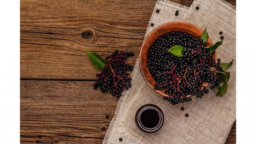 Manfaat Jus Buah Beri Bantu Turunkan Berat Badan