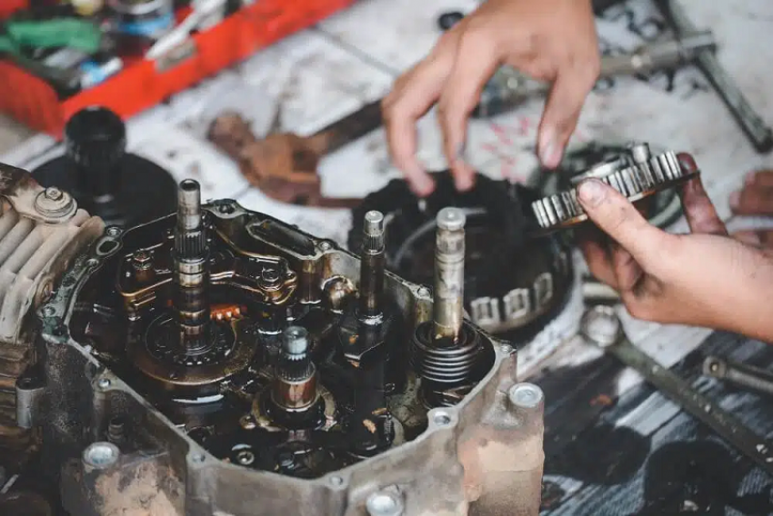 Kapan Sih Waktu yang Tepat untuk Turun Mesin Sepeda Motor? Ini ciri-cirinya