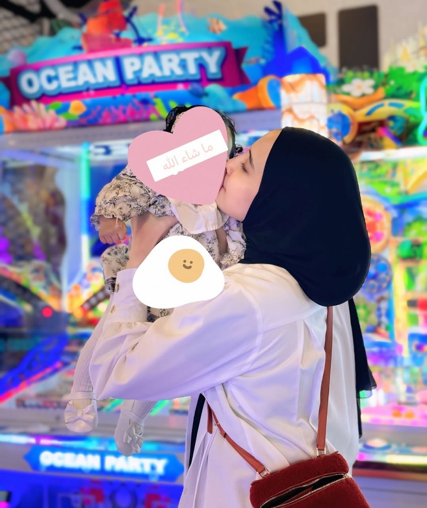 Zaskia Sungkar Diduga Adopsi Bayi Perempuan, Caption Instagram Bikin Penasaran