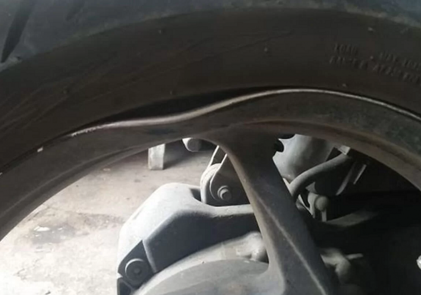 Nggak Perlu Buru-buru Ganti yang Baru, Begini Cara Mengatasi Velg Motor yang Peyang