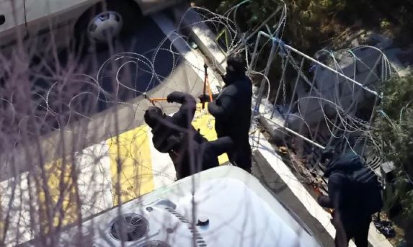 Bak Drakor! Penangkapan Yoon Suk-yeol Libatkan 1.000 Personel, Ada Aksi Potong Kawat Berduri