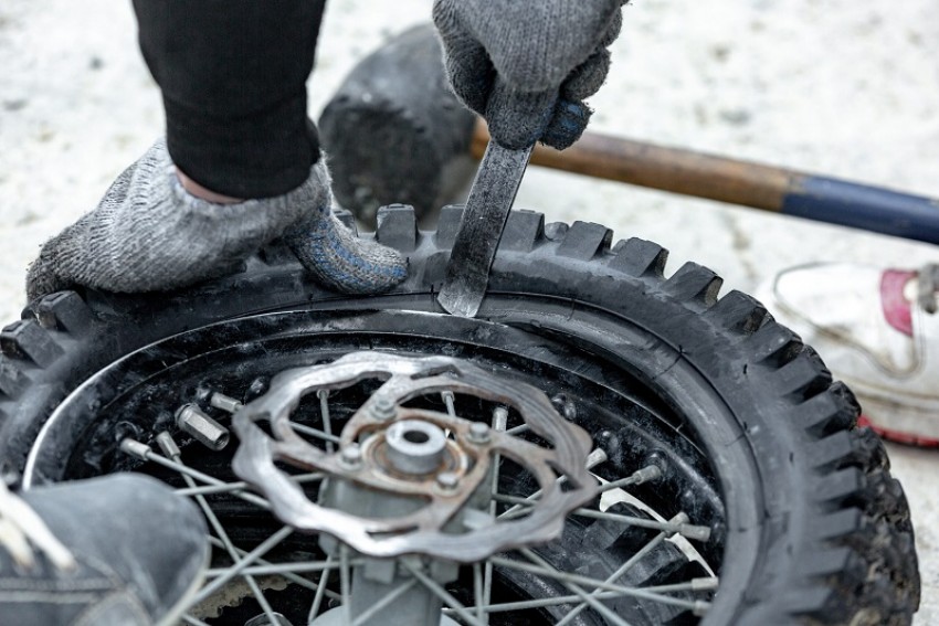 Tips Bikin velg Jari-jari Motor Bisa Pakai Ban Tubeless