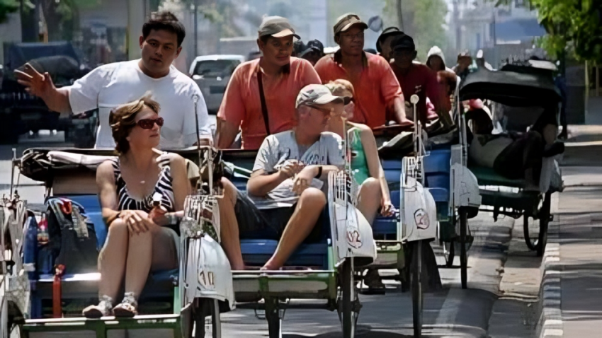 Wisatawan Swiss Habiskan Rp36 Juta di Indonesia, 3 Kali Lipat Pengeluaran Turis Malaysia