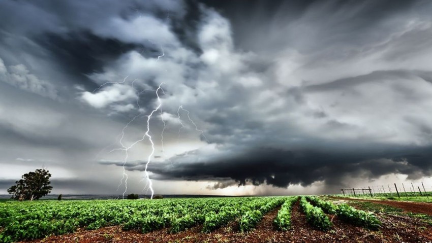 BMKG: 6 Kota Besar Indonesia Berpotensi Diguyur Hujan Disertai Petir Hari Ini