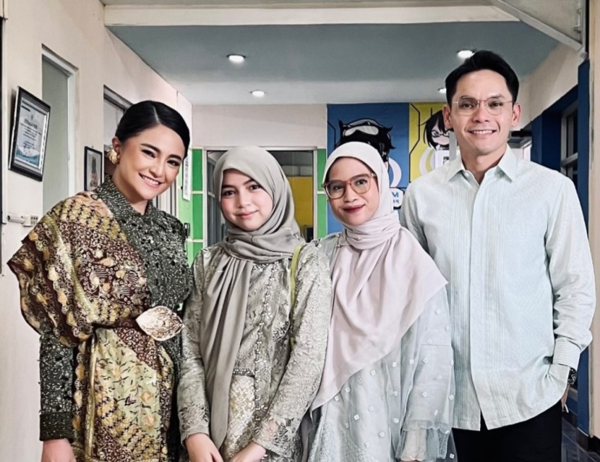 Potret Harmonis Marshanda, Ben Kasyafani, dan Istri saat Hadir di Wisuda Sienna