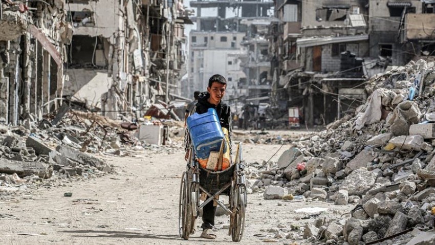 Potret Pilu Gaza: Warga Berjalan 16 KM demi Setetes Air Bersih