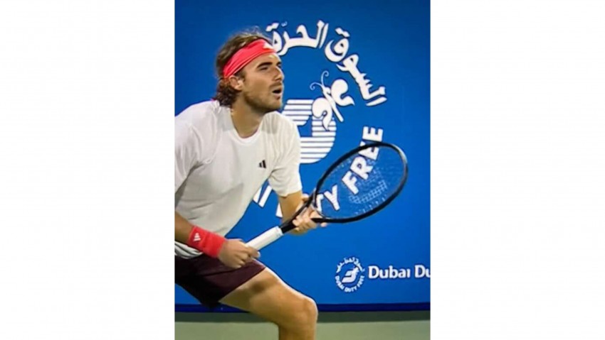 Rame Rame Petenis Ganti Raket, Stefanos Tsitsipas Ikuti Jejak Carlos Alcaraz: Lumayan Sukses