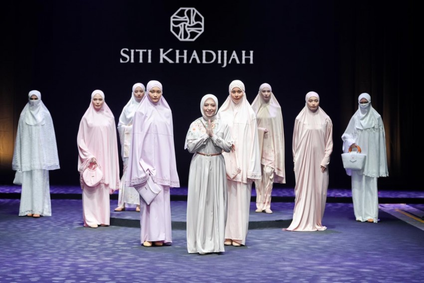 Perdana, Mukena Ikutan Fashion Show di Panggung Runway Muffest 2025
