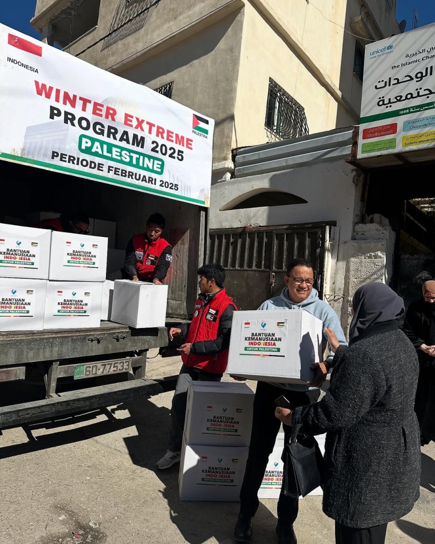 Jelang Ramadhan, Anies Baswedan dan Chiki Fawzi Salurkan Bantuan untuk Penyintas Palestina di Yordania