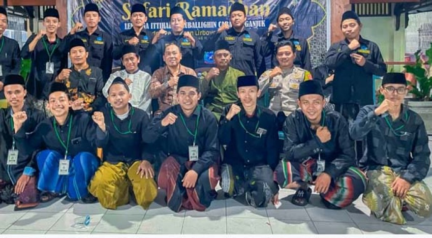 Safari Ramadhan di Nganjuk, Santri Lirboyo Isi Kuliah Subuh hingga Pengajian Umum