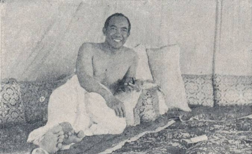 Catatan Perjalanan Bung Karno ke Tanah Suci: Lepas Atribut Kenegaraan di Makam Rasulullah SAW