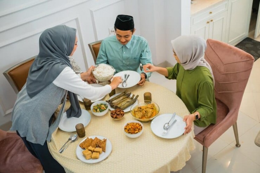 Pentingnya Makan dan Minum secara Bertahap saat Sahur dan Buka Puasa