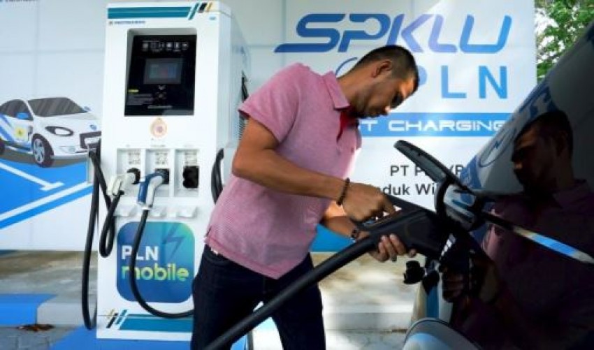 PLN Siapkan 1.000 Unit SPKLU di Jalur Trans Jawa-Sumatera Layani Kendaraan Listrik Pemudik