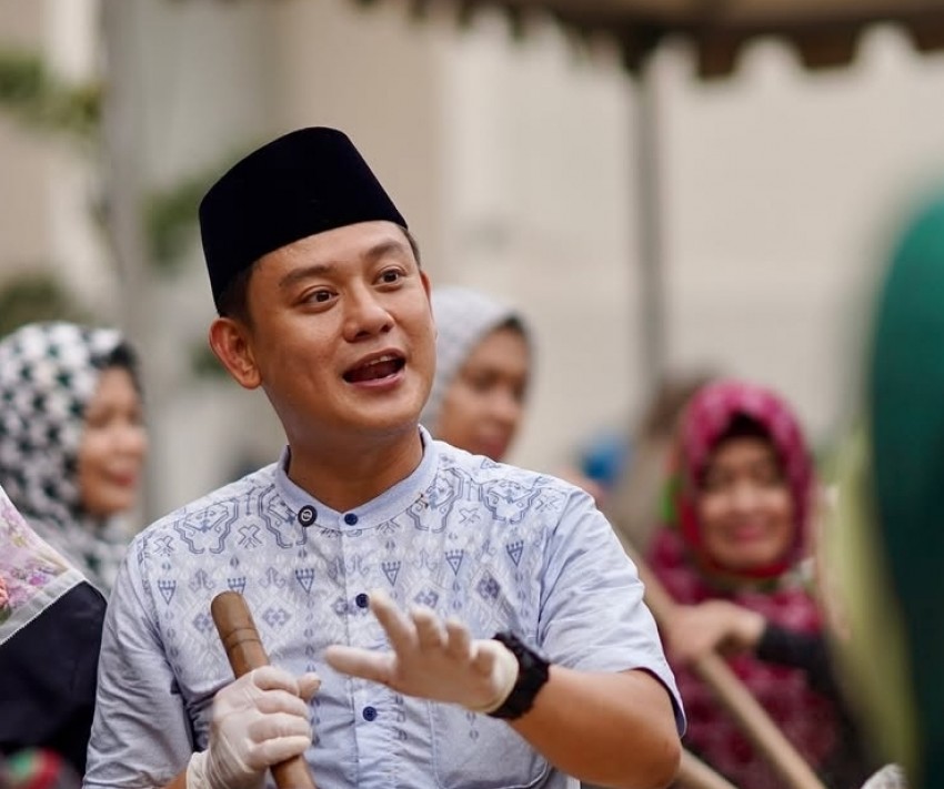 Viral Video Bobon Santoso Mualaf, Lafal Syahadat Dituntun Ustaz Derry Sulaiman