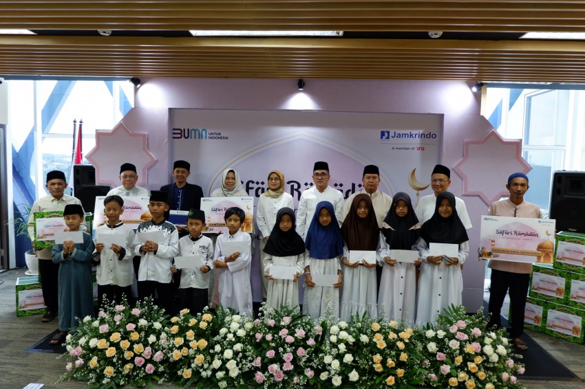 Berbagi Berkah Ramadan, Jamkrindo Santuni Ratusan Dhuafa di Bandung