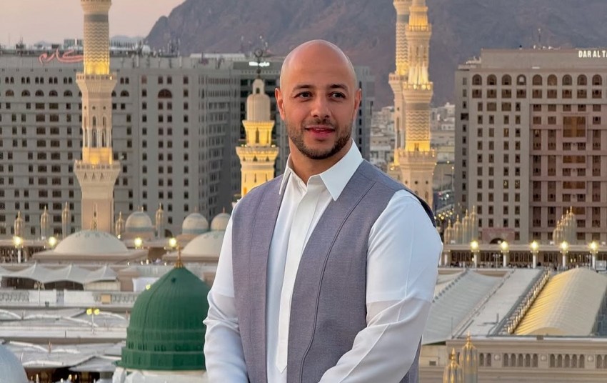 Maher Zain Banjir Kecaman Usai Promo Lagu Qalbi Fil Madinah di Depan Masjid Nabawi
