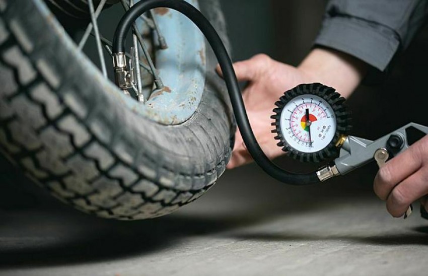 Jangan Sampai Salah, Ini Waktu Terbaik untuk Isi Angin Ban Motormu!
