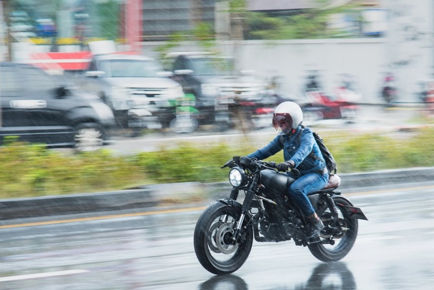 Anti Mogok, 4 Komponen Sepeda Motor Wajib Dirawat Saat Musim Hujan!