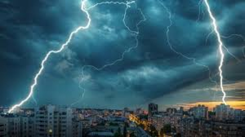 Pemudik Diimbau Waspada Cuaca Ekstrem, Pastikan Keselamatan Perjalanan dengan Pantau Info BMKG