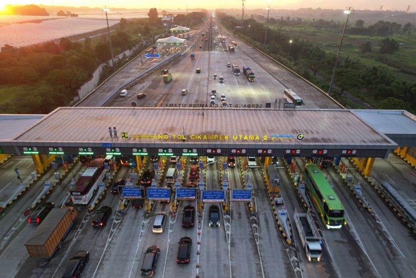 Jalan Tol Kian Padat, 955 Ribu Kendaraan Tinggalkan Jabotabek pada H-5 Libur Lebaran