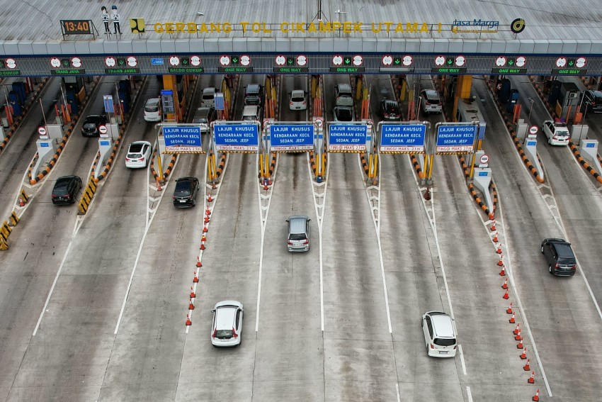 Puncak Arus Mudik, 126 Ribu Kendaraan Lintasi Gerbang Tol Cikampek Utama pada H-3 Lebaran