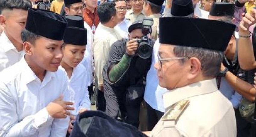 Gubernur DKI Jakarta Pramono Anung Lepas 1.024 Santri Gontor Kembali ke Pondok