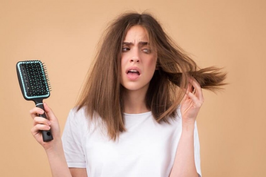 6 Penyebab Rambut Kering yang Bikin Percaya Diri Turun