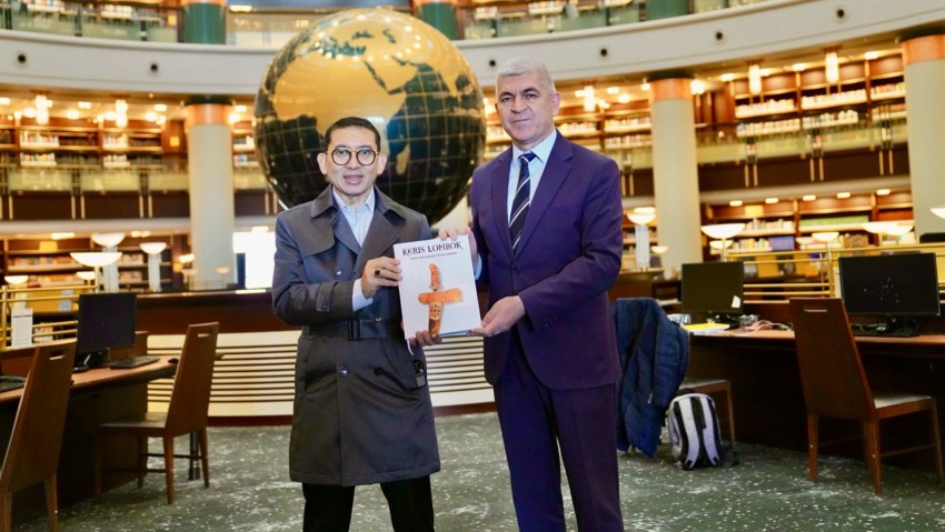 Menbud Fadli Zon Sumbang Buku Tentang Keris, Wayang, Kujang di Perpustakaan Presiden Turkiye