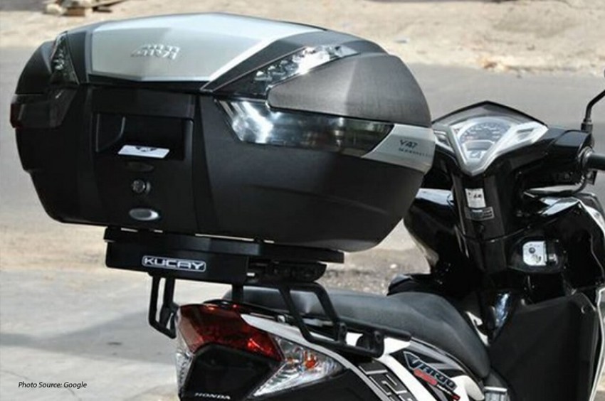 Boleh Nggak Sih Box di Bagian Belakang Motor Digunakan Bersandar?