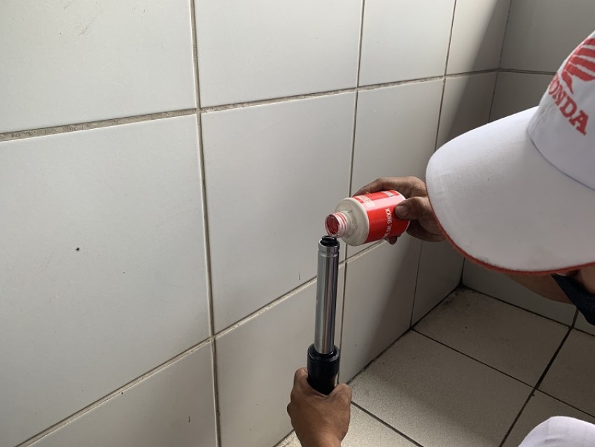 Rentang Waktu Ganti Oli Shockbreaker Depan Motor, Dijamin Motor Tetap Nyaman Dikendarai
