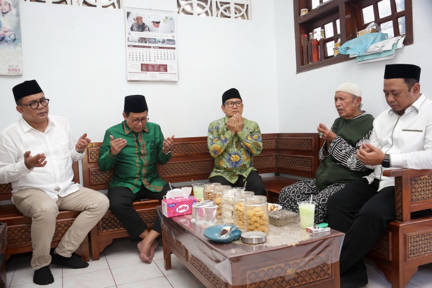Sowan Kiai Sepuh di Tapal Kuda Jatim, Gus Imin Dibekali Doa dan Harapan