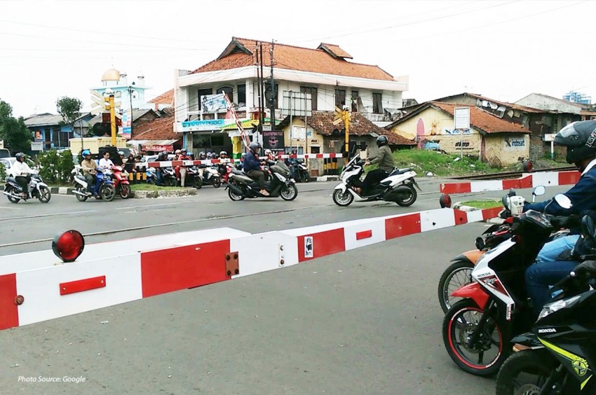 6 Tips Berkendara Melewati Perlintasan Rel Kereta Api