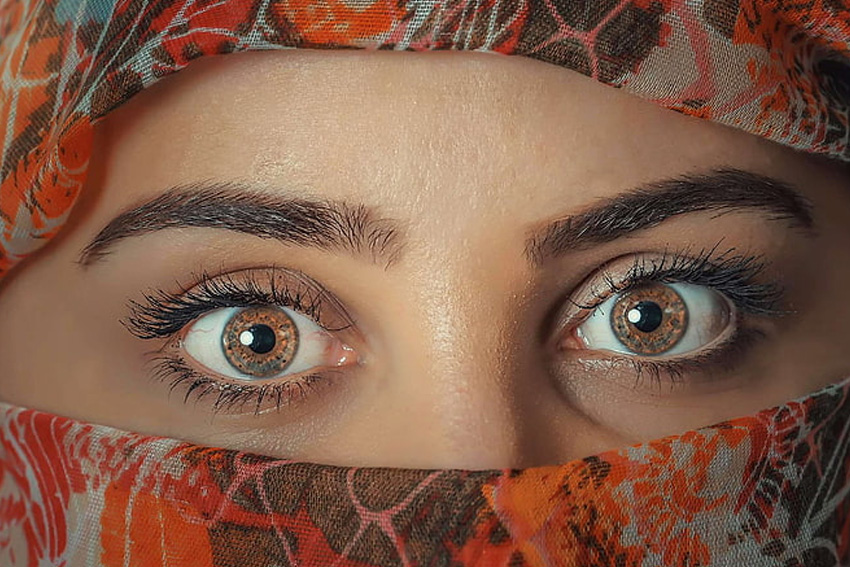 Rasulullah SAW Melaknat Perempuan yang Mencukur Alisnya