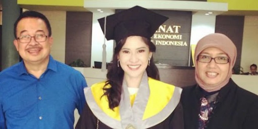 5 Selebritis Ini Memilih Kuliah di Perguruan Tinggi Negeri, Bahkan Ada yang Menurun ke Anaknya