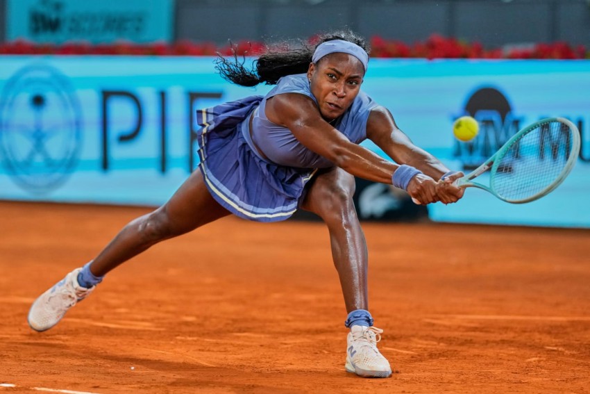 Coco Gauff Lolos ke Final Mutua Madrid Open Setelah Libas Iga Swiatek 6-1, 6-1