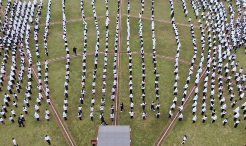 Peringati Hardiknas, Kota Salatiga Pecahkan Rekor Senam Anak Indonesia Hebat dengan 2.500 Peserta