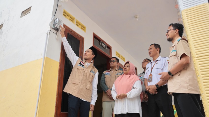 Peringati Hardiknas, PLN Beri Bantuan LUTD dan Revitalisasi Sekolah di Jawa Timur