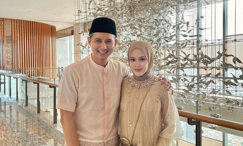 Tangis Haru Chand Kelvin Saat Mengazani Putra Pertama