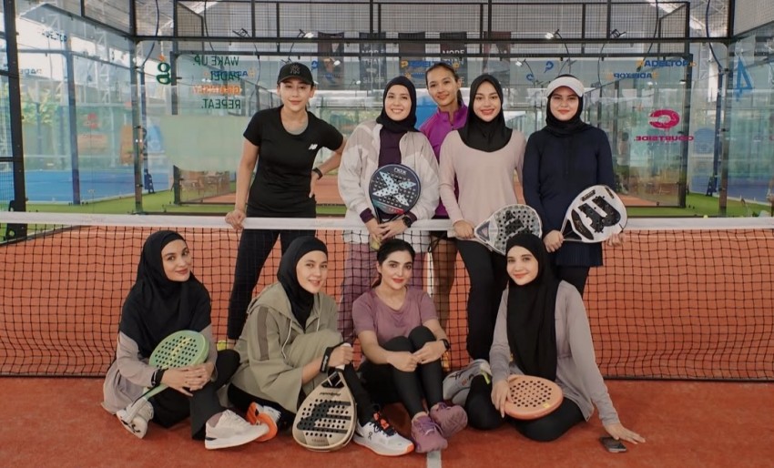 Paula Verhoeven dan 6 Artis Berhijab Ini Asyik Ikutan Tren Olahraga Padel