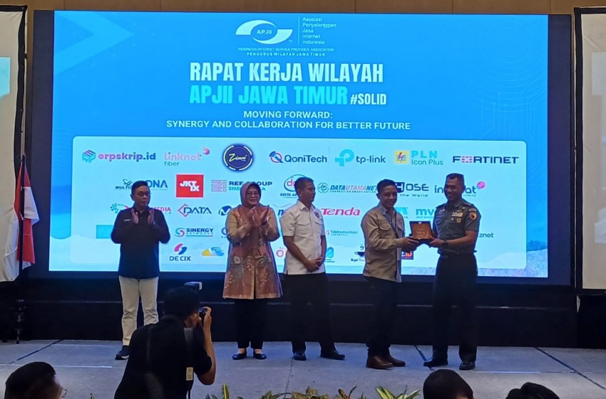 Kolaborasi Kominfo Jatim dan APJII Perluas Akses Internet hingga Daerah Terpencil