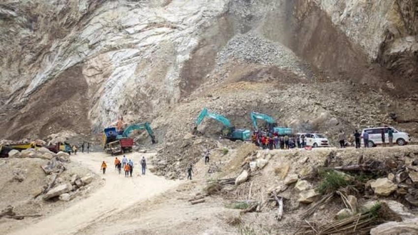 Longsor Batu di Tambang Batu Kapur Cirebon Tewaskan 13 Orang