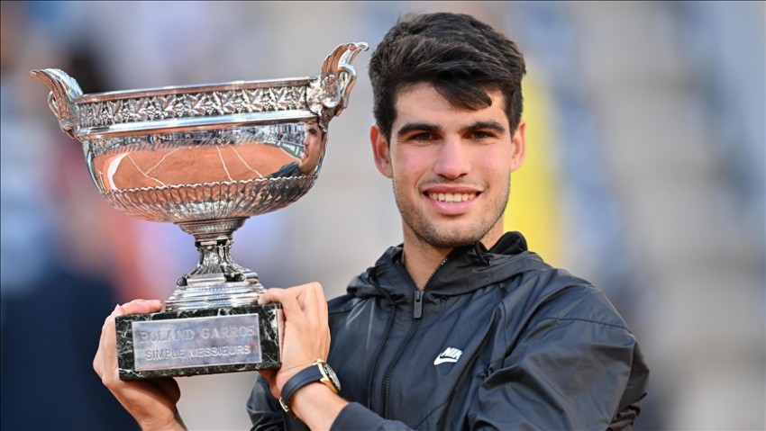Alcaraz Juara Roland Garros Setelah Tumbangkan Sinner Dalam Duel di Final 5 Jam 29 Menit