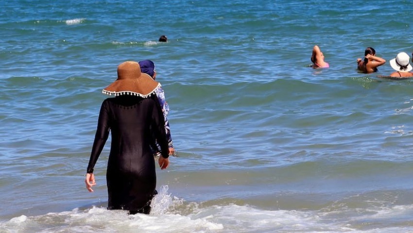 Suriah Keluarkan Aturan Pakaian Renang Wanita Menutup Aurat, dan Baju Renang Ala Barat Tetap Boleh Asal di Kolam Pribadi