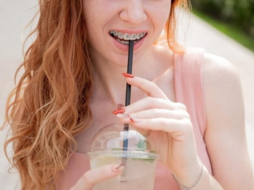 Benarkah Minum dari Sedotan Sebabkan Bibir Keriput?