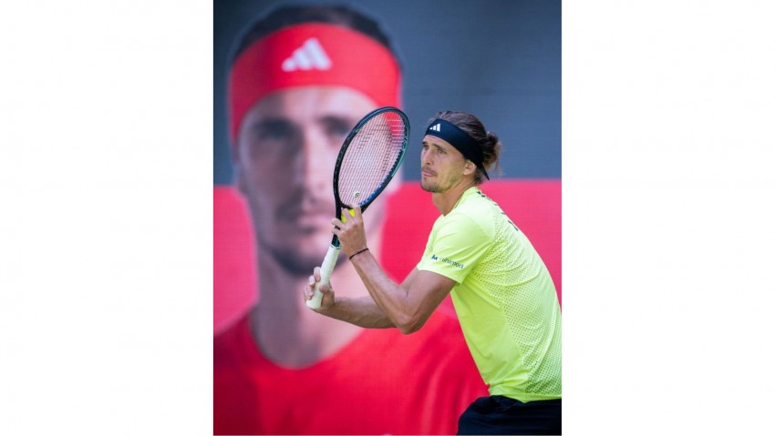 Zverev Kondisi Kurang Fit, Lari ke Toilet, Tapi Lolos Semifinal dan Bakal Duel Lawan Medvedev